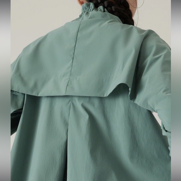 New Athleta Advantage Poplin Top Size Medium - Picture 7 of 8